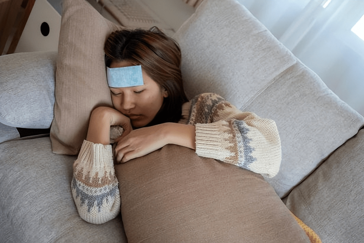 一是发汗退热法,适用于表证发热的病人,常见发热与恶寒怕冷同时并见