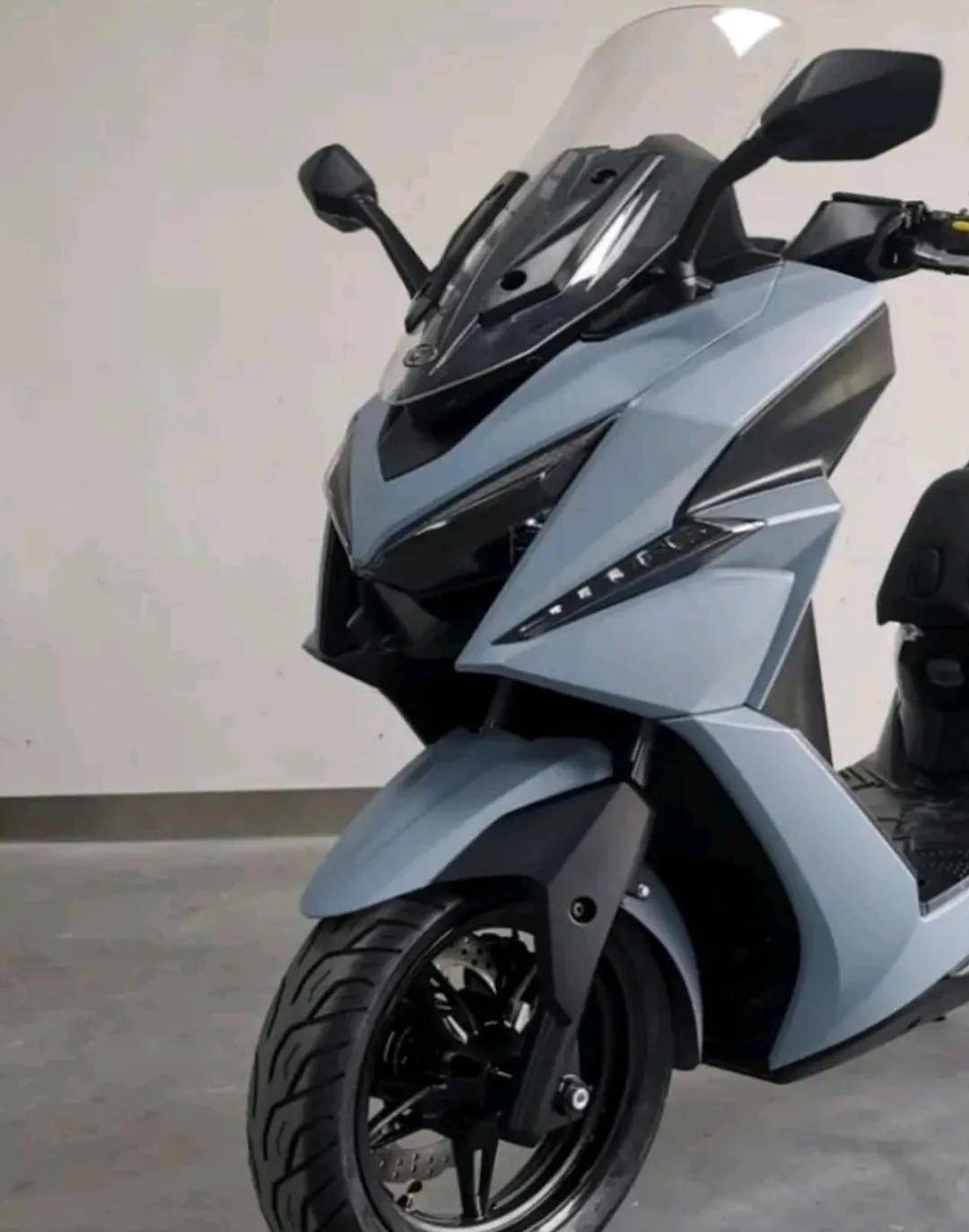 光阳新款250cc平踏板,换装四气门发动机,颜值不赖_搜狐汽车_搜狐网