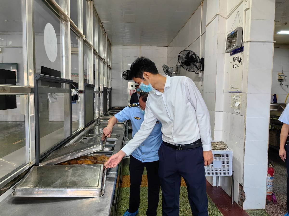 船山区委常委,副区长胡瑞杰带队督导高考考点食品安全_单位_遂宁市