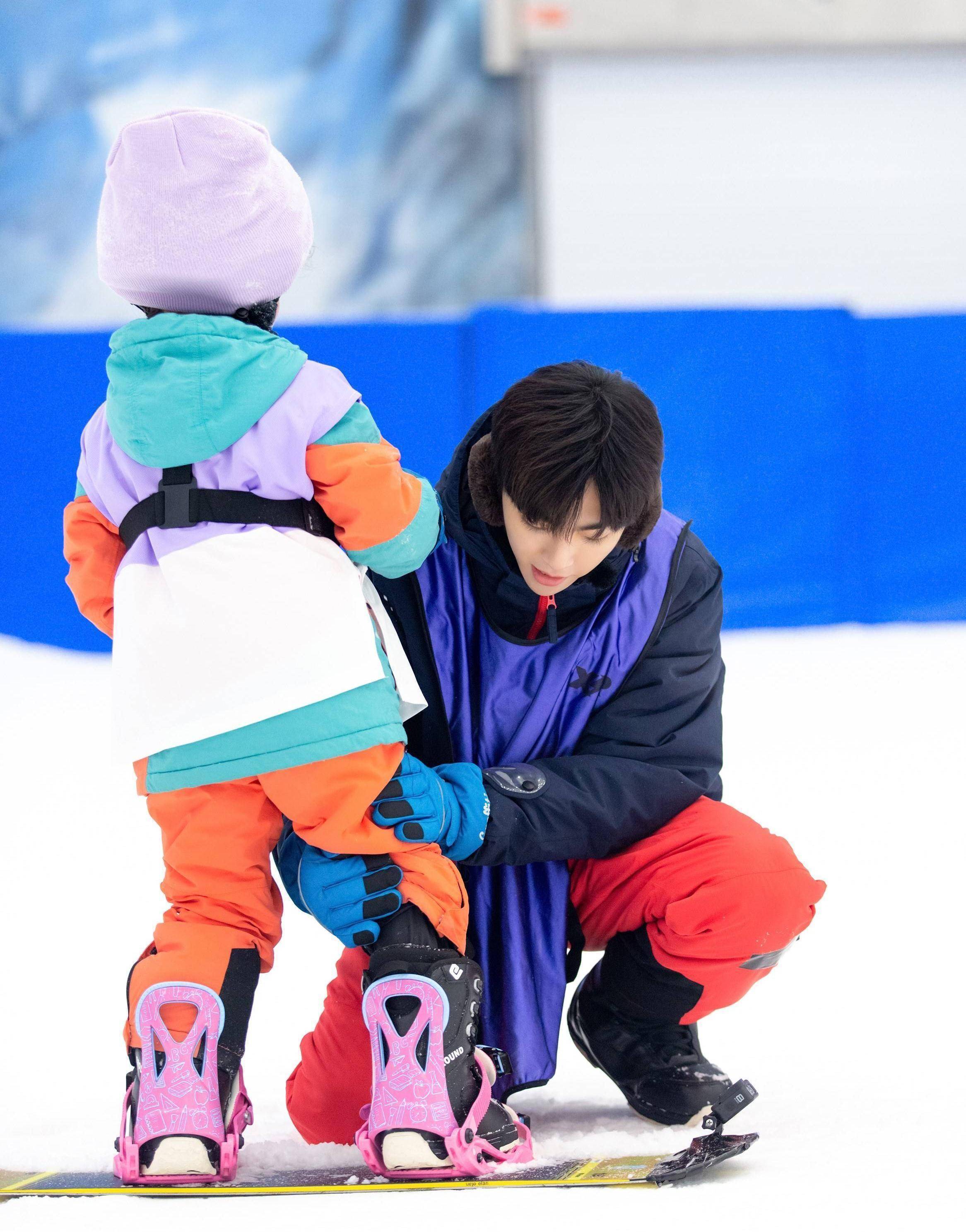 《小巨人运动会》陈立农被众人催生孩子 许佳琪帮孔雪儿追星树苗_郑希