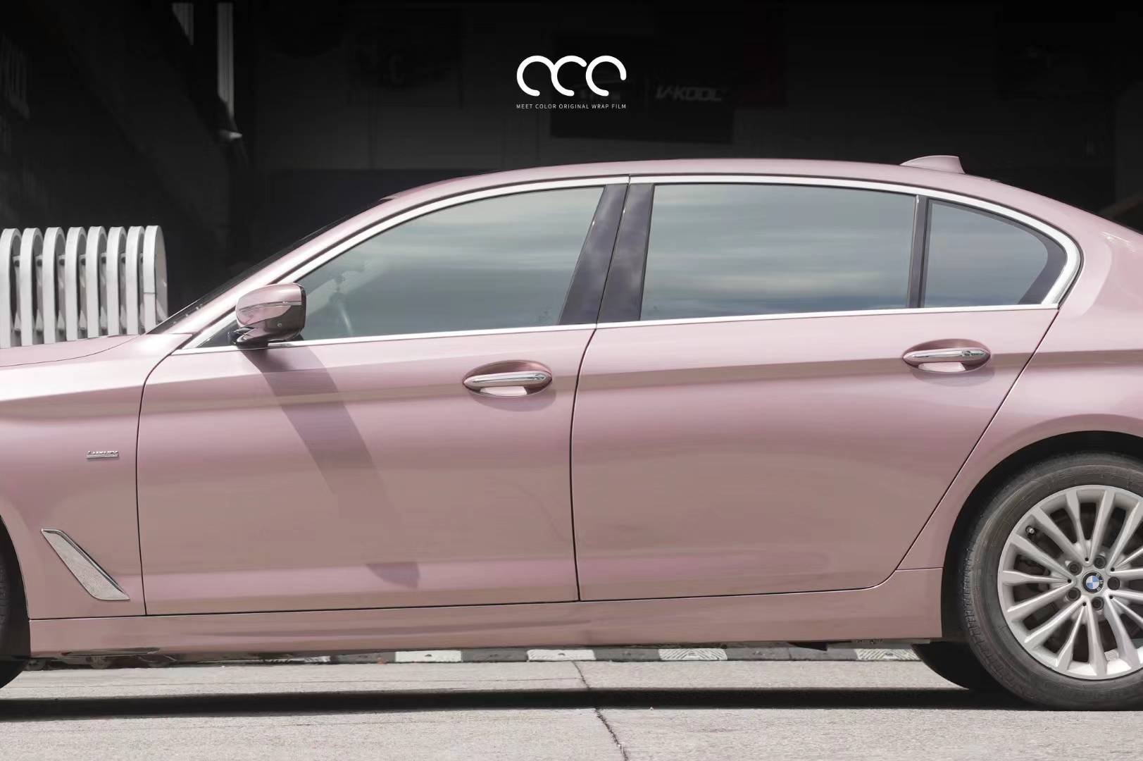 宝马5系漫彩改色膜冰莓粉,很多女生的首选颜色