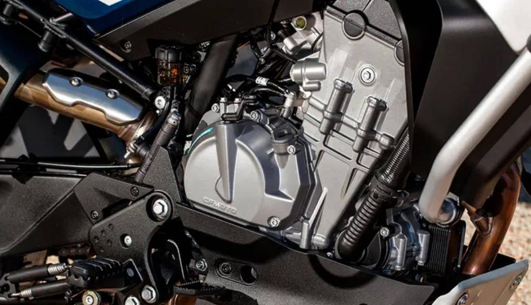 中国人的野心与实力-外媒春风800mt路试评测_配置_车型_摩托车