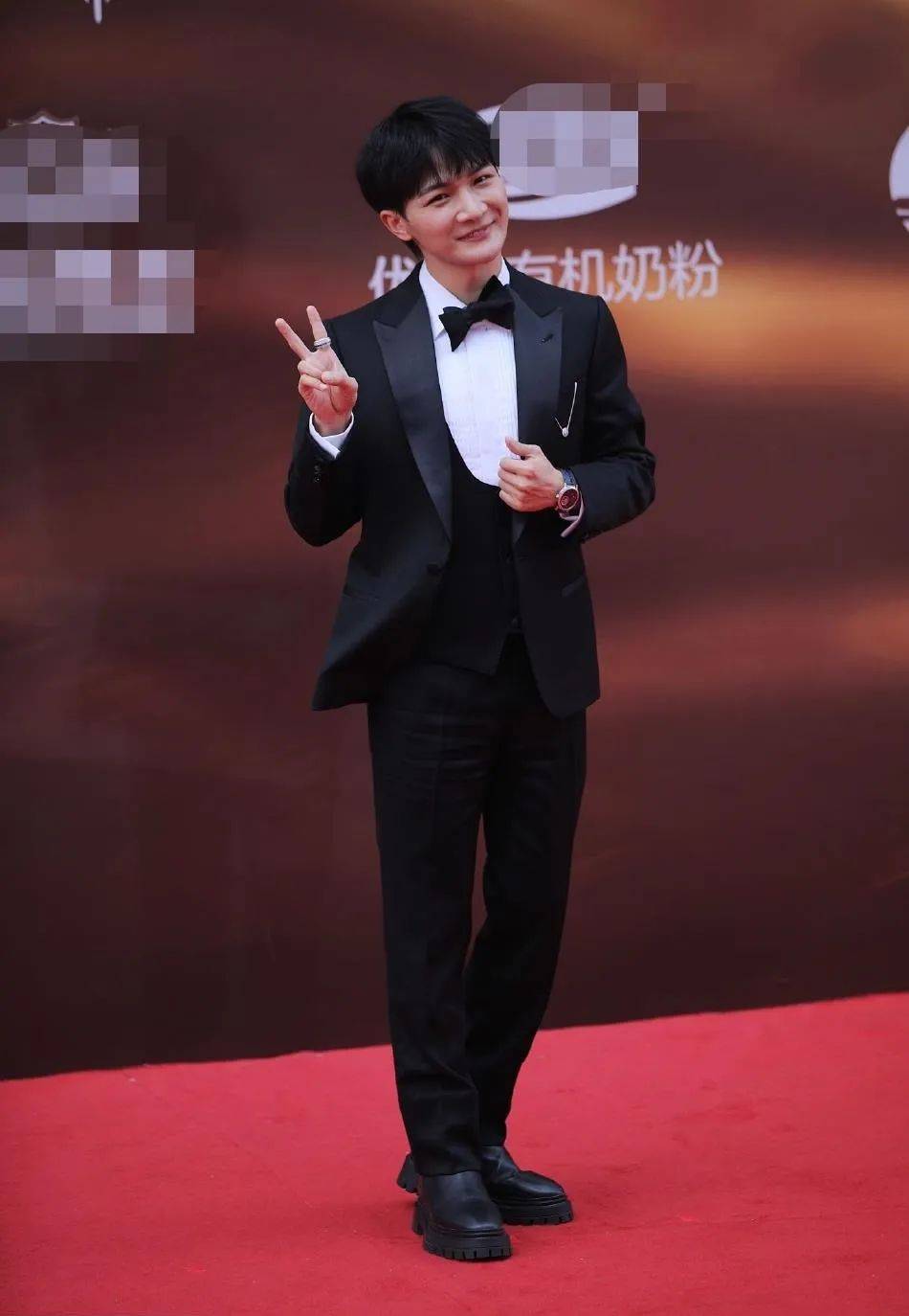 章子怡张天爱华仔吴京华表奖红毯争艳!