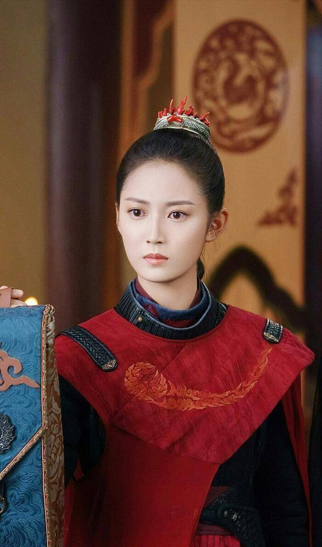 《月上重火》陈钰琪第一波美图分享,这姑娘额头好饱满,特别上镜_马尾