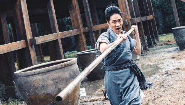 《新乌龙院》里的王宁,可能正是被"天真"所累的那种人_阿威_角色_明星