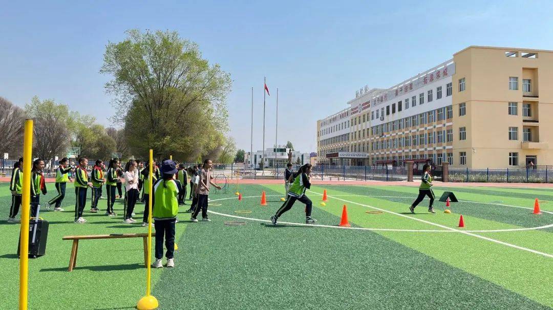 百舸争流竞扬帆 青春奋斗绽芬芳--额敏县第四小学第二届青年教师素养