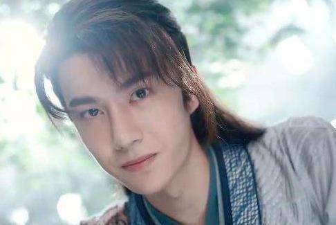 还未杀青,王一博又一新剧将袭,双男主设定让人期待_天赋_张逸_王萌黎