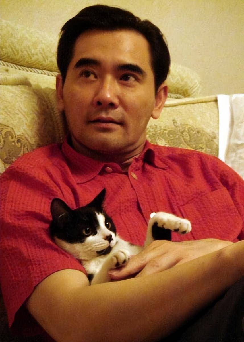 周迅,陈红对他一见生情,一生未婚,如今62岁隐居乡村养猫种花_赵文瑄