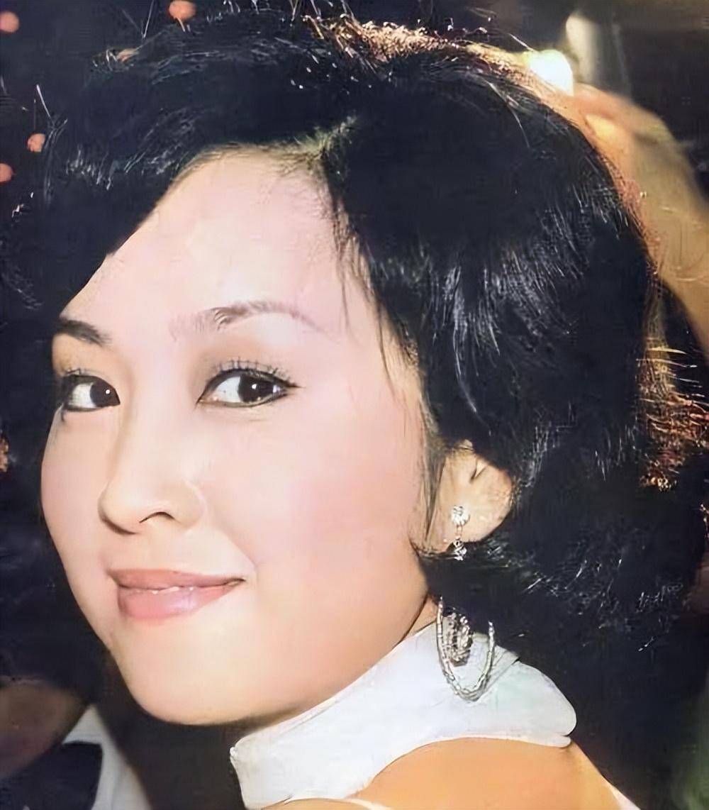 对于刘家昌的百般讨好,甄珍那颗不安分的心,也开始蠢蠢欲动起来.