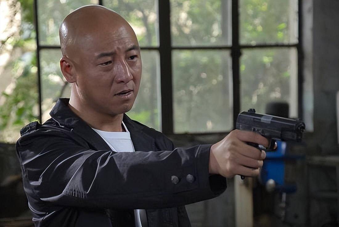 "绿藤炮王"周晓鸥的"消失",是整个摇滚乐坛的悲哀与损失_音乐_王笑冬