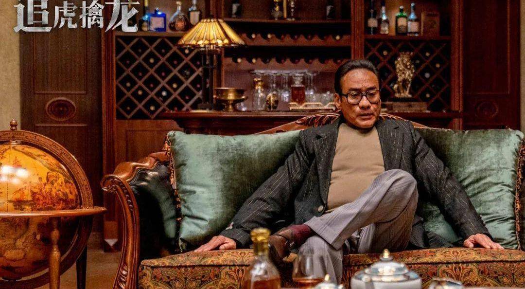 梁家辉饰演跛豪《追虎擒龙》剧照说到古仔,不能不说到这一回的四大
