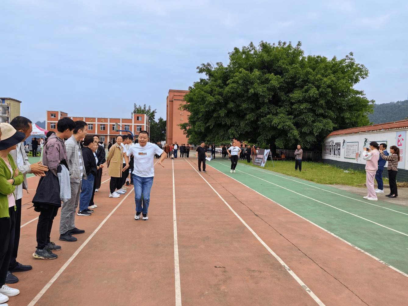 巴中市巴州区曾口镇成功举办第38届场镇运动会暨第3届农民运动会_比赛