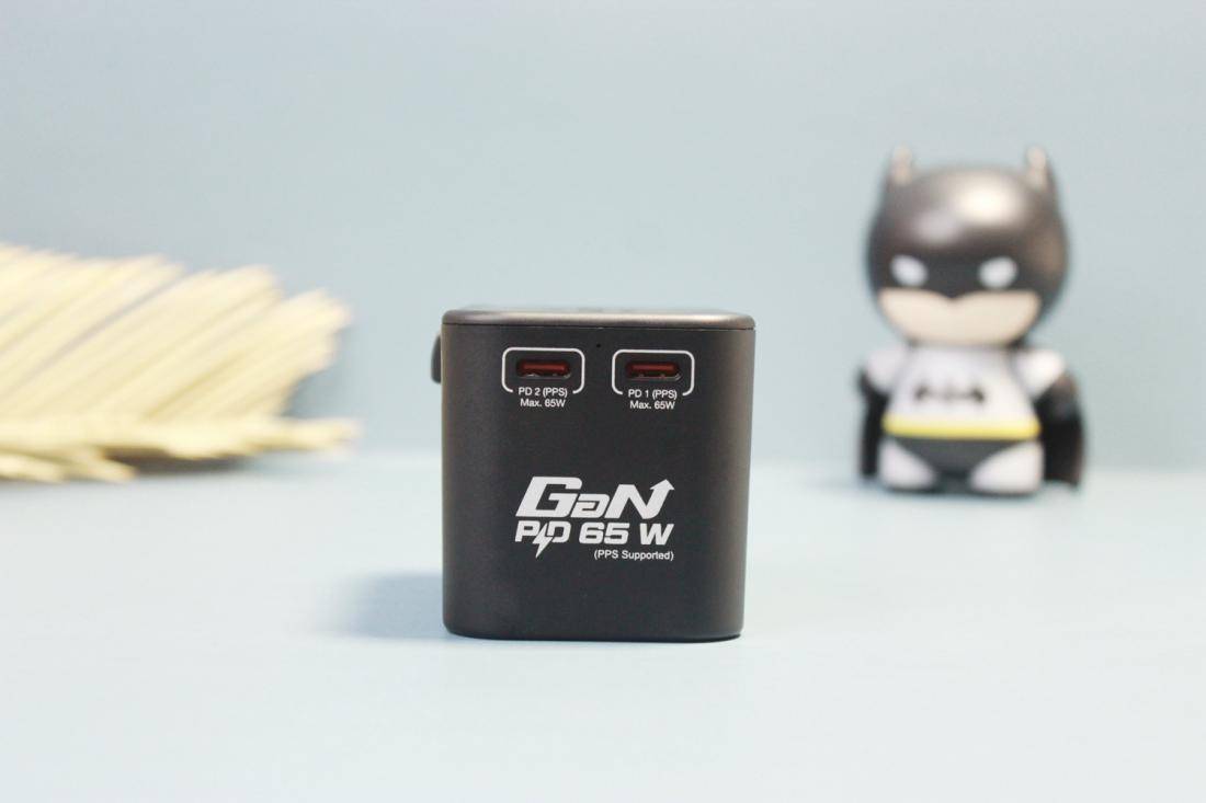 出国旅游手机充电器插头不匹配?威宝65w旅行转换快充插头来帮你