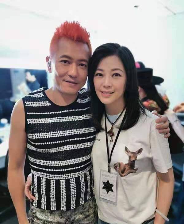 53岁苏志威控诉老婆刘小慧不愿抱着睡_直播_时候_什么