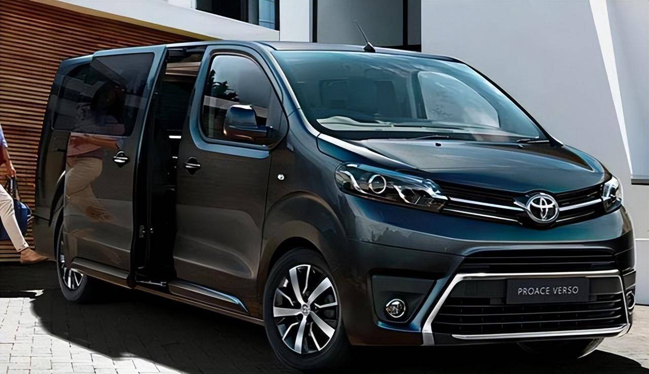 丰田全新"面包车"曝光,售价约合人民币25万,搭载7座 2.