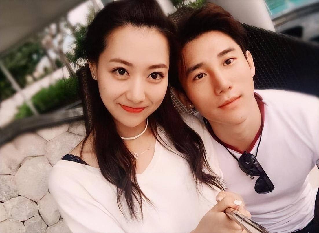 好多人都大呼可惜,可当时的白冰很喜欢自己的男友,所以在当时就答应了