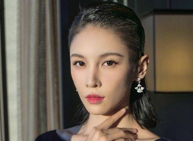 33岁张蓝心至今单身,直到看到照片,网友表示不敢娶_事业_工作_成龙