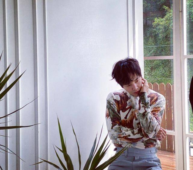 在10月13日的时候,张根硕的社交媒体也发布了张根硕2021官方日历,这也