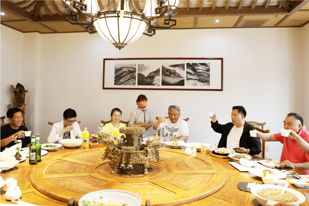 衷心感谢郭晓军同学的邀请与屈松记董事长的精心安排,感谢段冬同学,黄