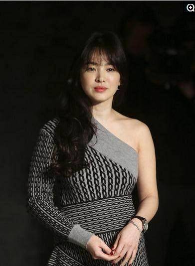 36岁的宋慧乔败给了25岁的周冬雨,女神还是敌不过时间?