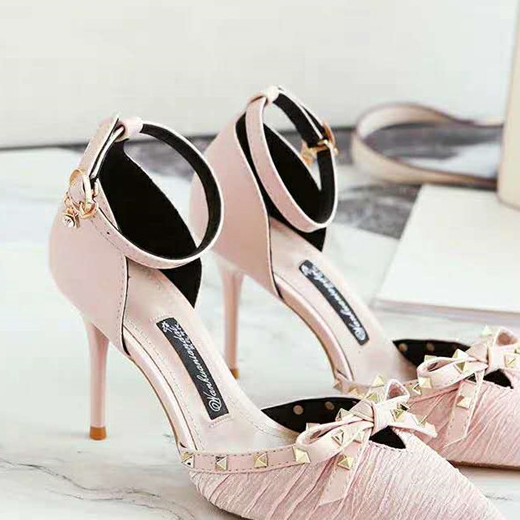 白羊座的专属仙女高跟鞋是一款蕾丝尖头高跟鞋.