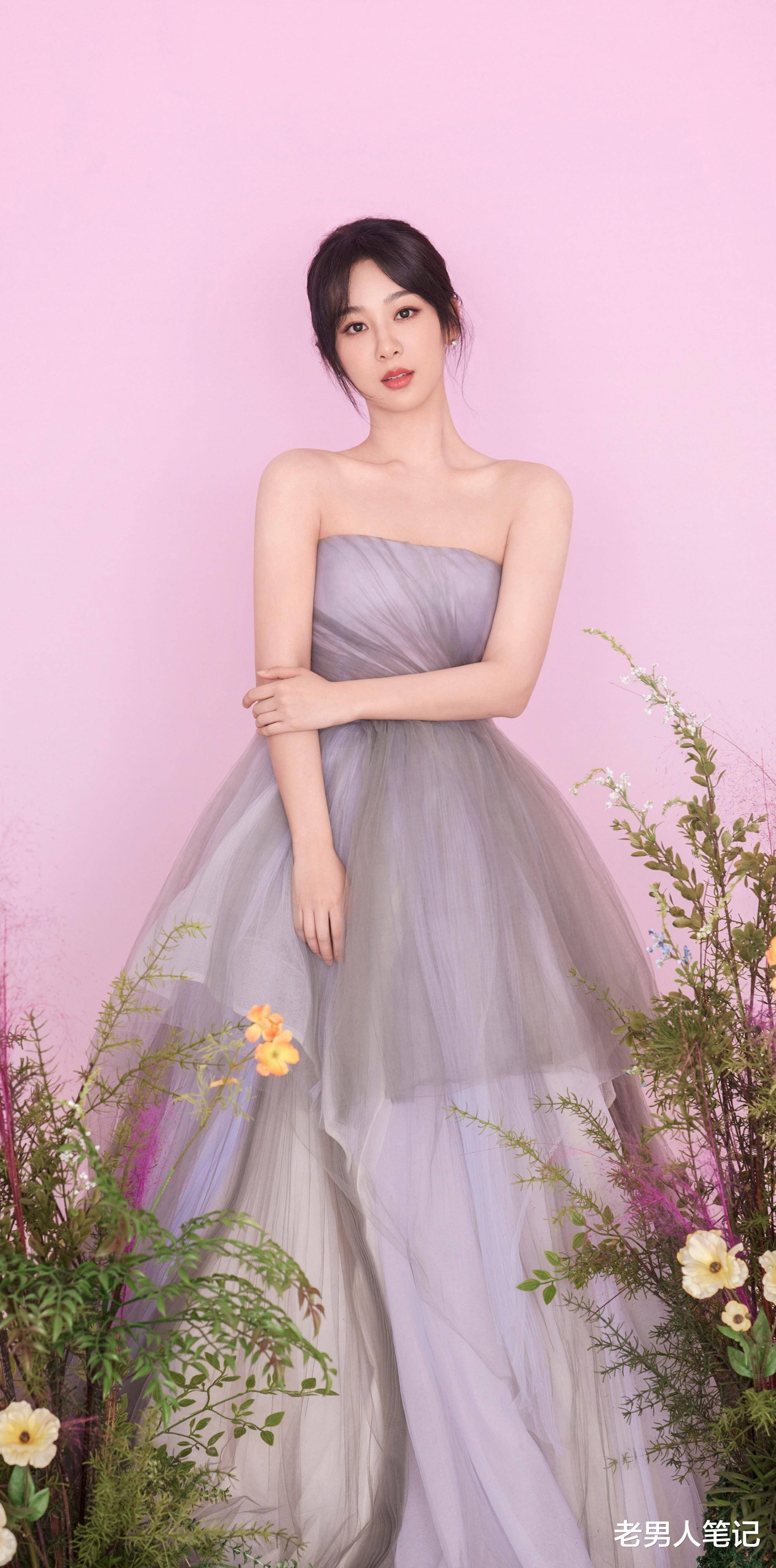 杨紫520婚纱大片,玫瑰粉氛围浪漫唯美,勾勒轻盈曼妙姿态_粉色_时尚