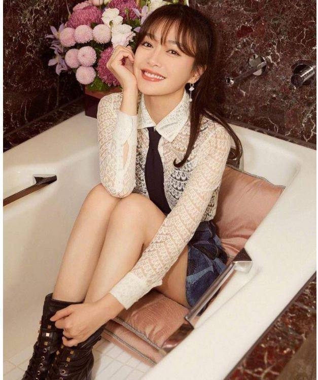 38岁秦岚出席近照,关掉"滤镜"露真实颜值,比精修照老了好多_时候_明星