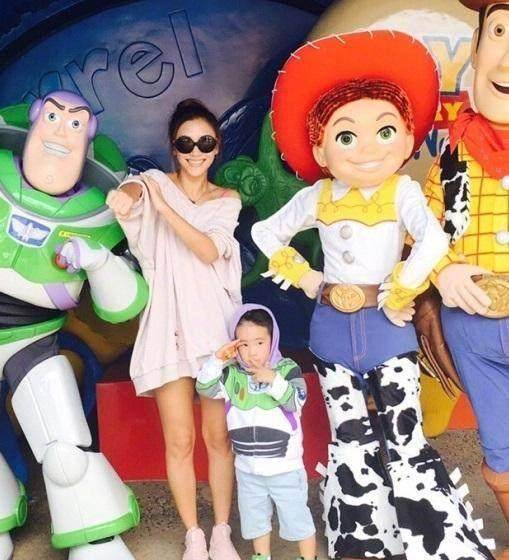 14张照片记录陈小春儿子jasper成长过程,真是天生呆萌_应采儿_眉毛