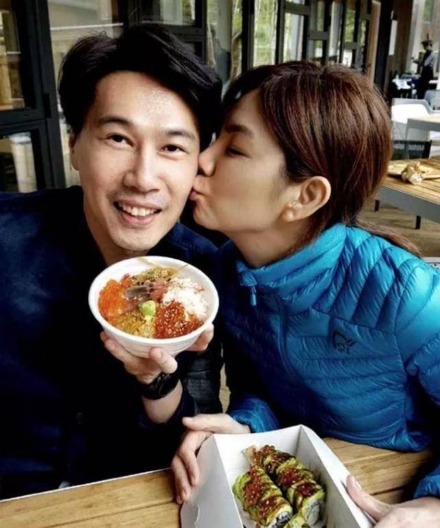 ella撇开儿子过二人世界,深夜自曝对老公说的私情话让人甜掉牙_艾拉