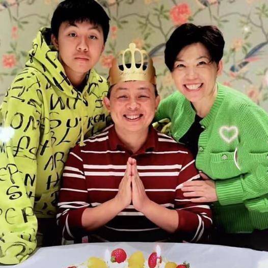 邓亚萍的丈夫林志刚现年51岁.