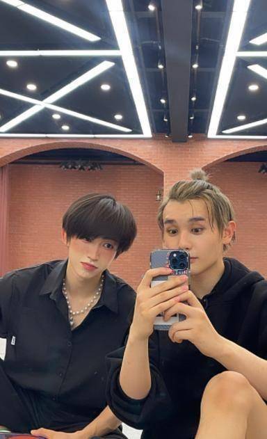 刘宇公开工作餐,干饭人小九好可怜,林墨喜剧人_美食_在未来_蔬菜沙拉