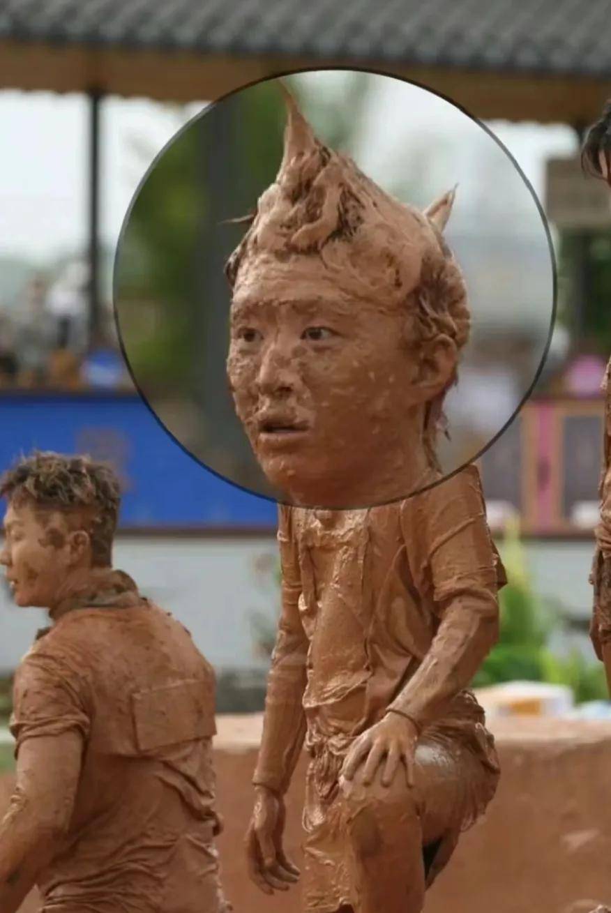 奔跑吧第11季,泥潭大作战路透,哈哈哈哈……不笑算你赢_周深_范丞丞