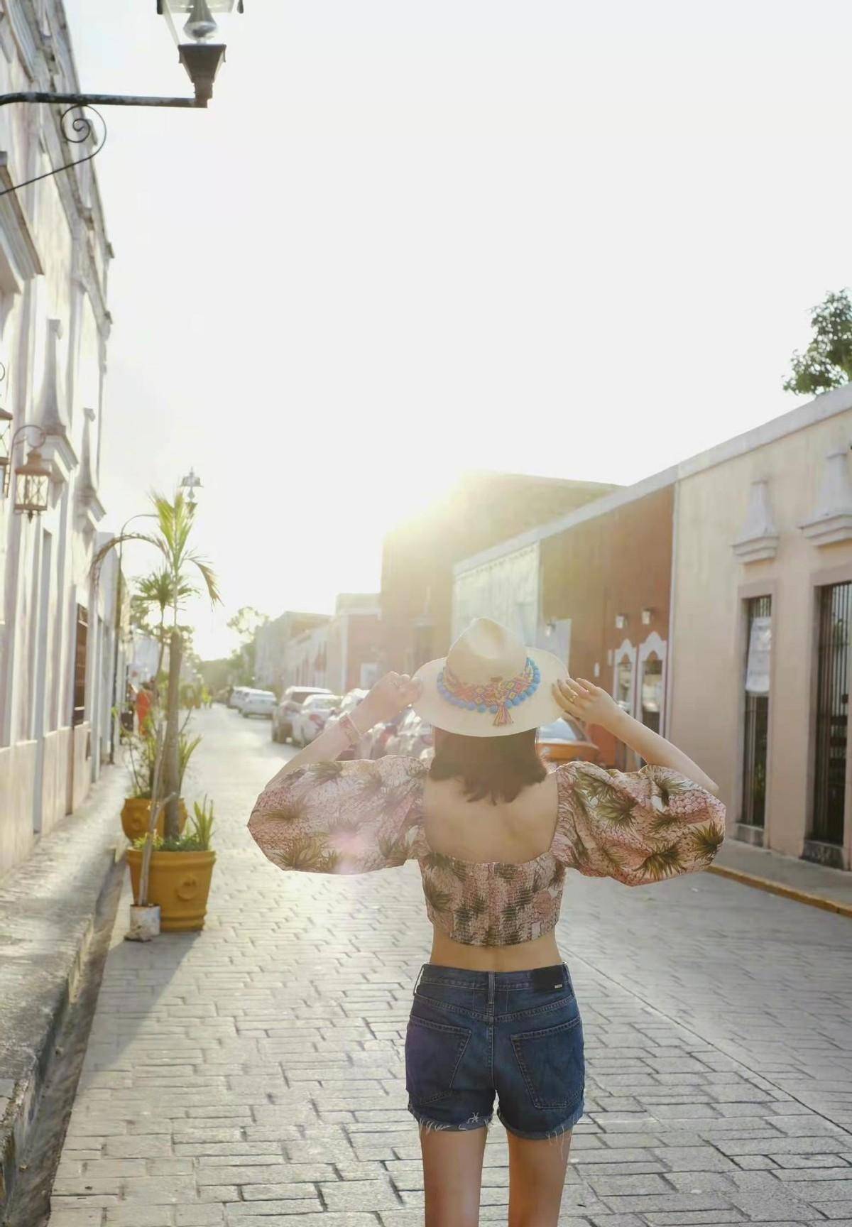 穿上时尚刺青抢镜,真个性有超模身材_许婧_造型_度假