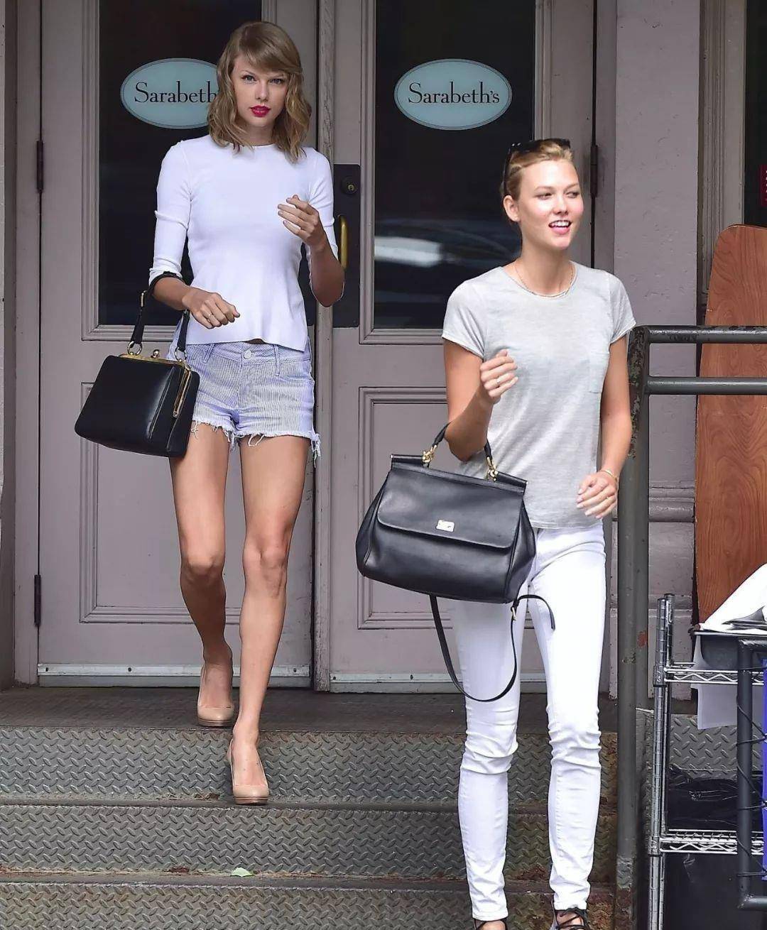 karlie kloss又一次把刀捅在了霉霉心中最痛的位置!