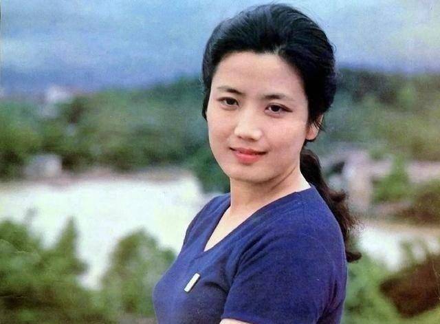 80年代国民女神李秀明:为何在演艺生涯巅峰之时,选择去卖薯片?