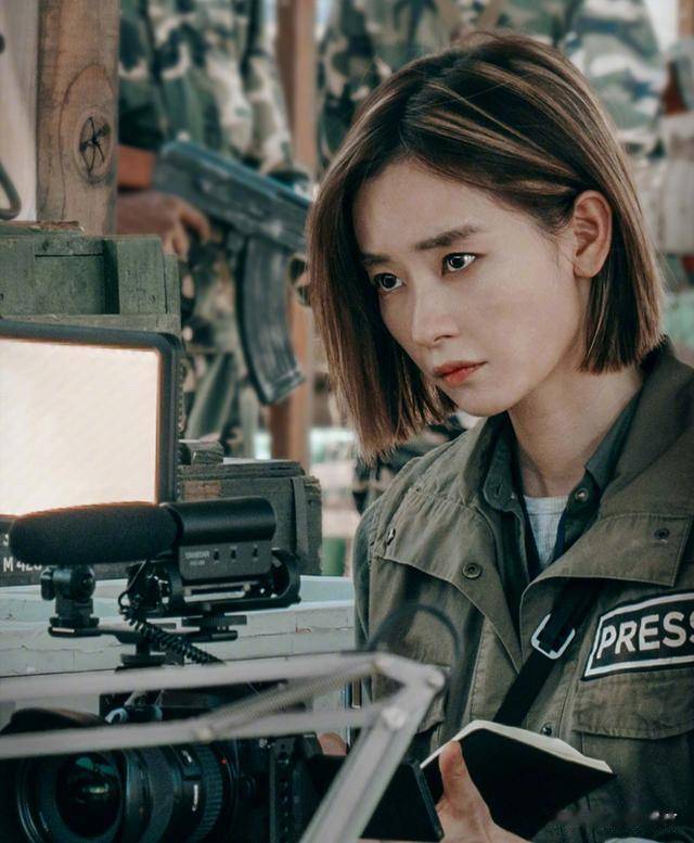 刘雅瑟是近些年崛起的一位新锐演员,荧幕形象多变,可甜可盐,高挑的