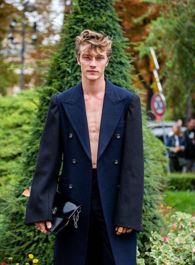 luckybluesmith结婚了,拍拖三个月即闪婚,18岁就当爹_gravity_stormi