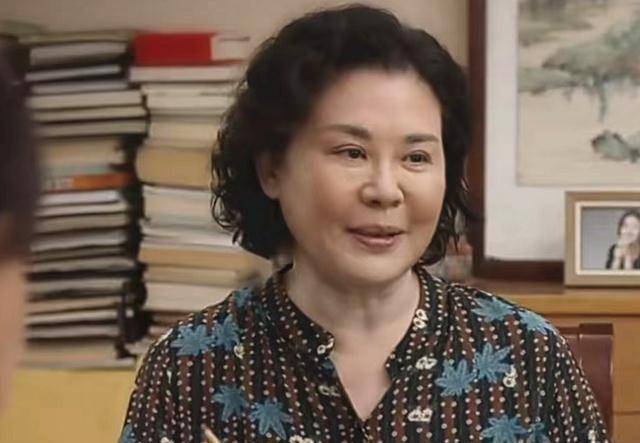 60岁丛珊近况曝光,低调与胡歌合作拍戏,被指脸僵变化大难辨认_影视剧