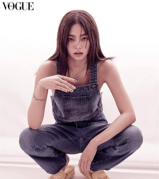 blackpinkjennie放出新照片,亮点:她即是模特,又是设计师!
