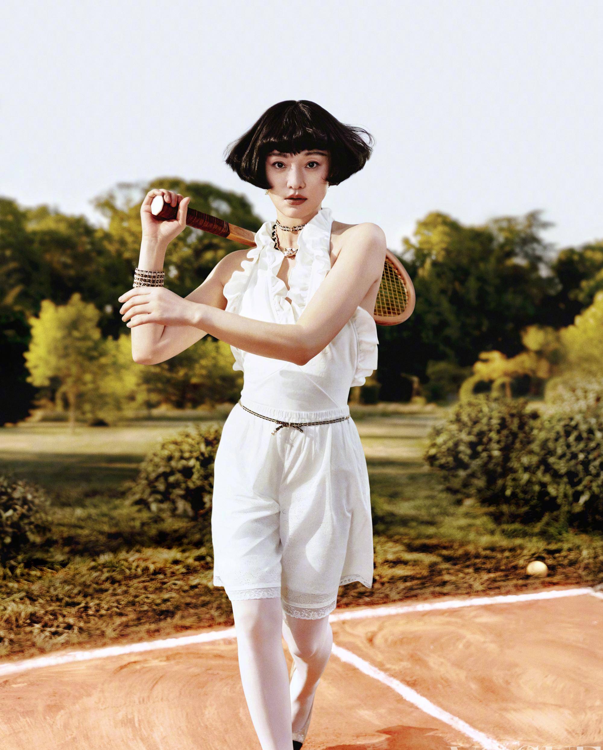 周迅十登vogue封面,吊带蕾丝展示玲珑身材,演绎20年代复古大片_时尚