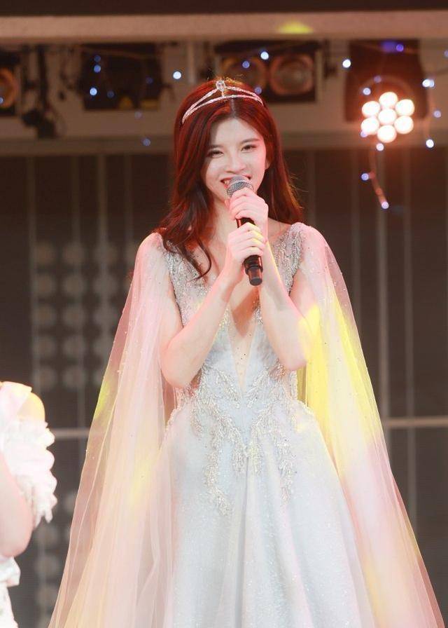 snh48林思意入团八年毕业公演纱裙造型仙气飘飘_队伍_剧场_脑海