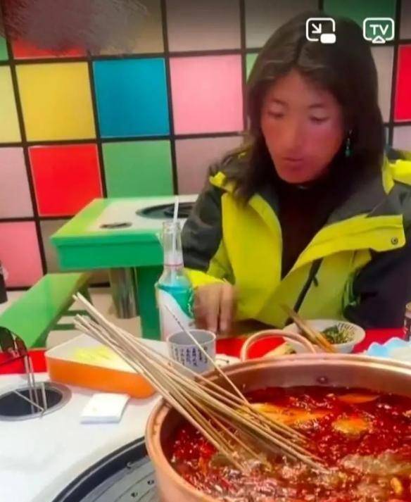 丁真粉丝和丁真舅舅的闹剧,事件背后需要反思_直播_什么_外甥