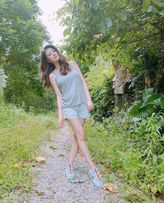 前几天据说因为生子安以轩老公还奖励老婆四套豪宅价值几个亿,有钱人