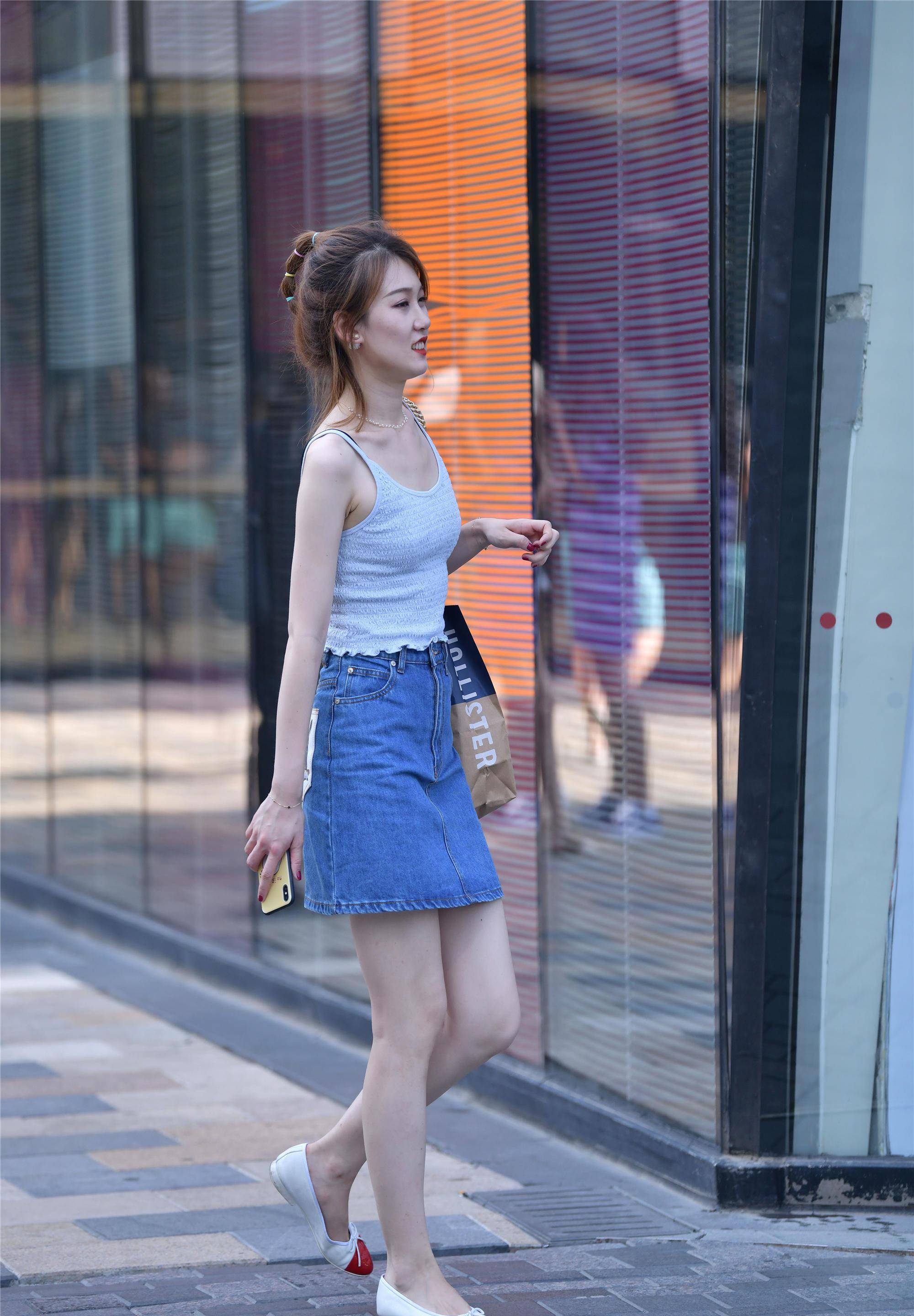 夏天的短裙,搭配出来的不一样风格,不同鞋子,也有着不同的气质_时尚