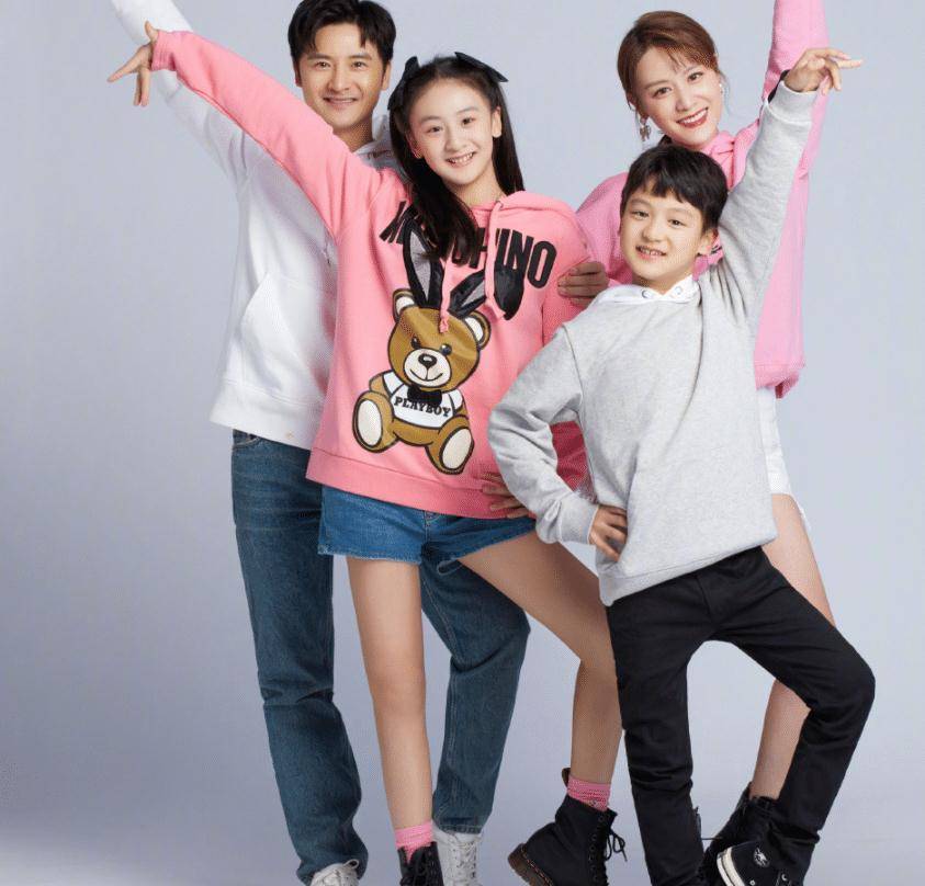 叶一茜晒一家四口全家福,森碟完美继承爸妈优点,13岁身高好逆天_田亮