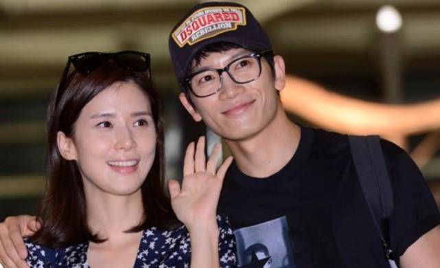 李宝英晒照丈夫池晟评论 网友:这俩人在谈恋爱?