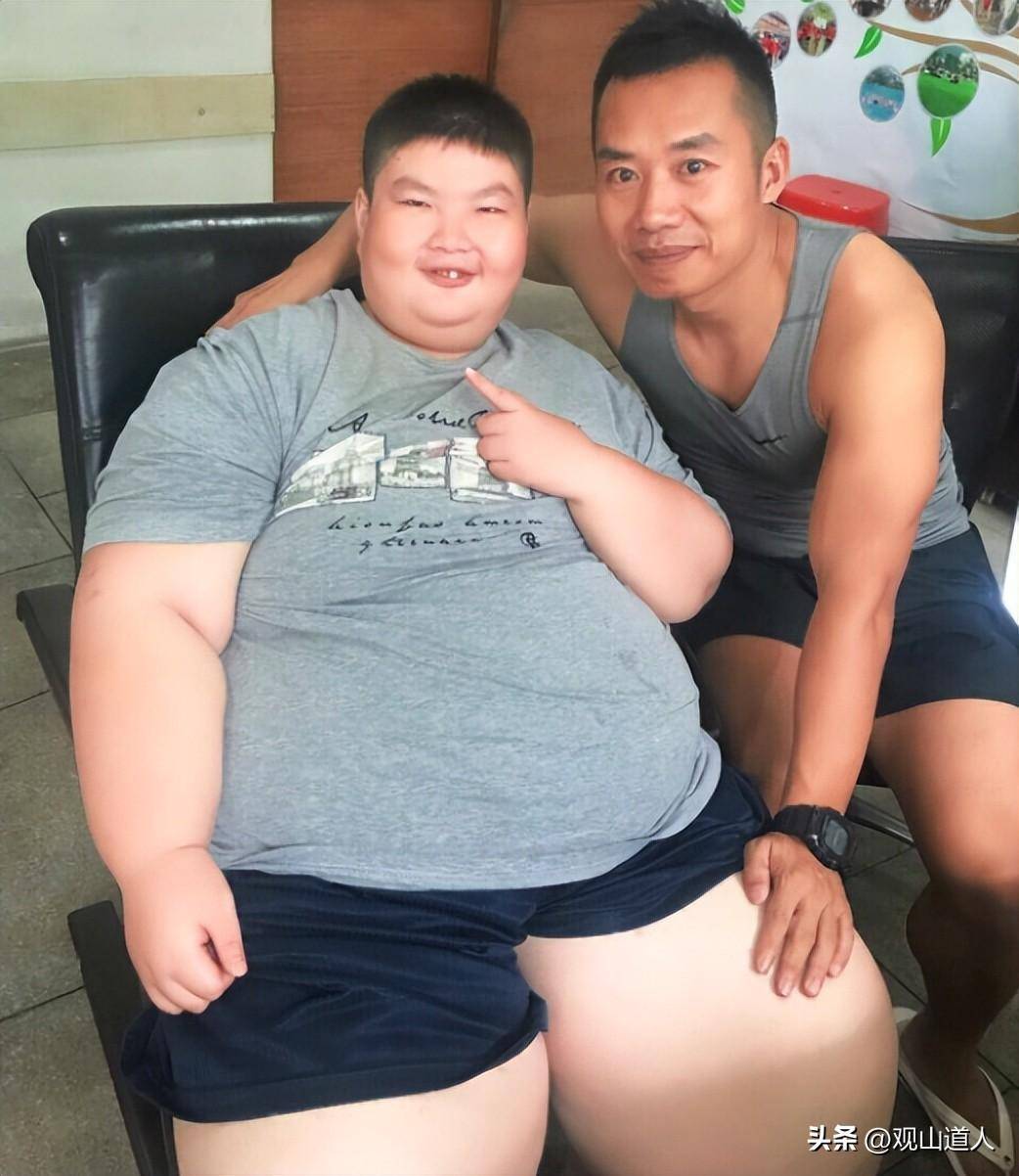 江西14岁男孩体重达300斤,一顿能吃8碗饭,离世前痛哭:我要减肥_徐周磊