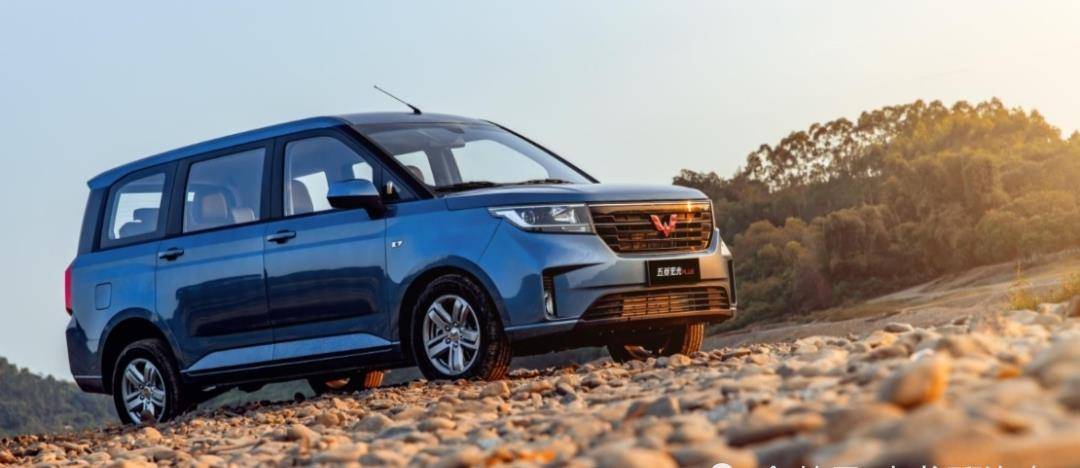 五菱新动作,五菱征程正式上市,9个座位 5米1车长,起售价7.