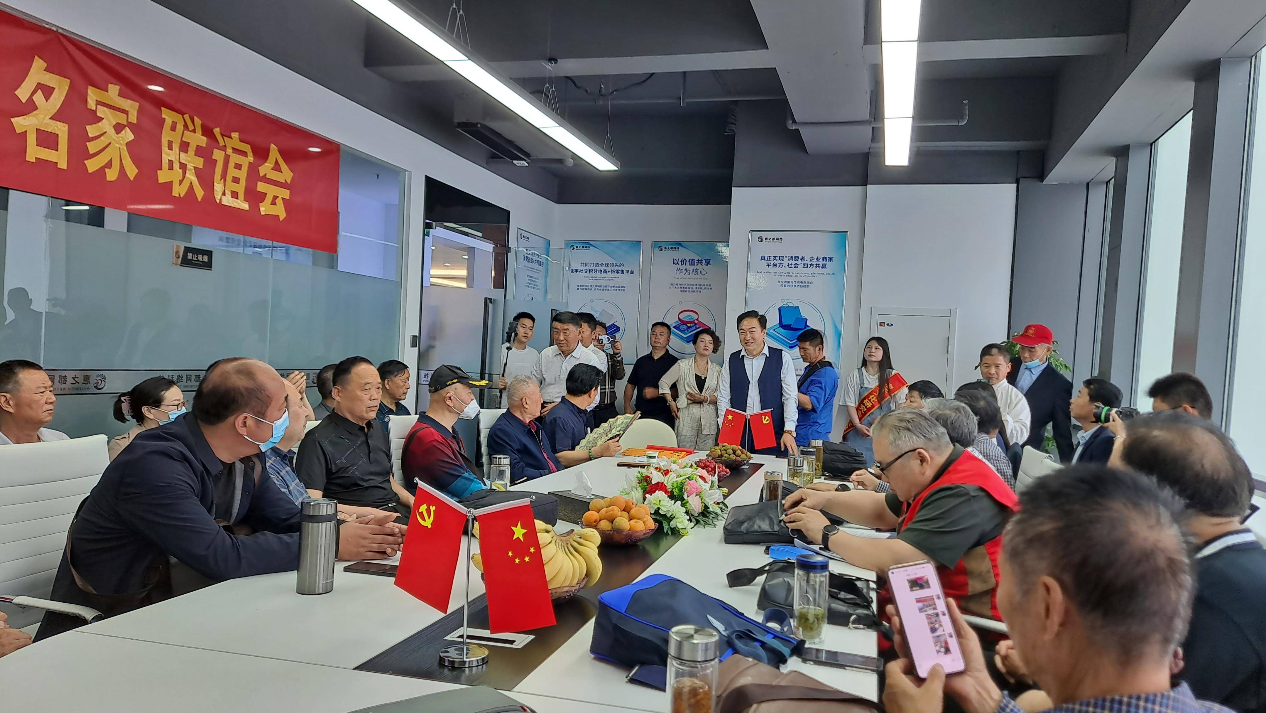 老子文化研究会顾问刘振生,中华世纪之光书画院院长雷宇鸣,涡阳老子