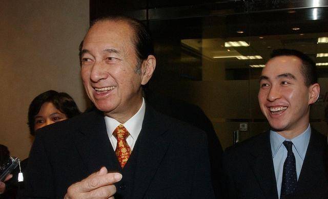 被崩牙驹软禁,找向华强求救都束手无策,哪位大佬救了刘德华?